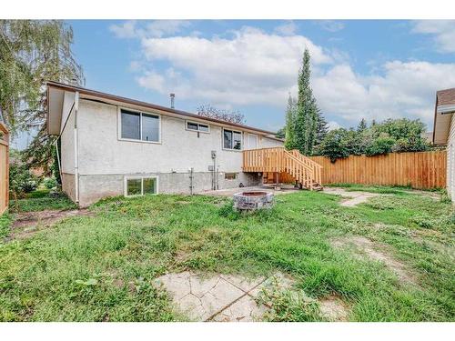 5720 18 Avenue Ne, Calgary, AB - Indoor Photo Showing Other Room