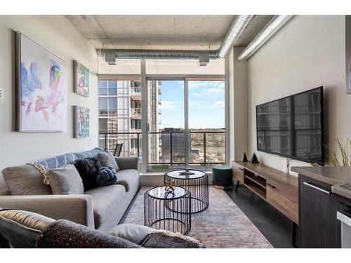 1103-624 8 Avenue Se, Calgary, AB - Indoor Photo Showing Living Room