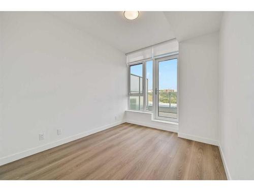 804-118 Waterfront Court Sw, Calgary, AB - Indoor Photo Showing Other Room