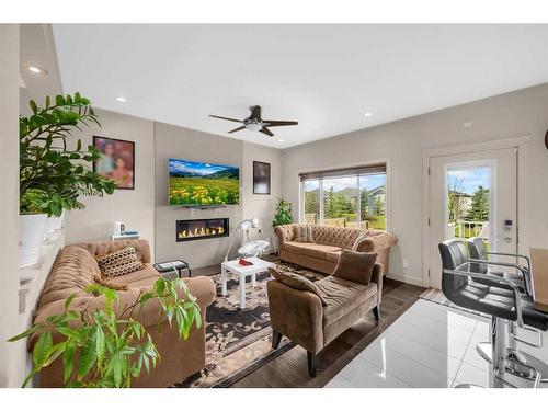 36 Red Sky Green Ne, Calgary, AB - Indoor Photo Showing Living Room