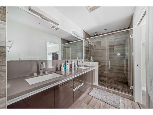 3701-1122 3 Street Se, Calgary, AB - Indoor Photo Showing Bathroom