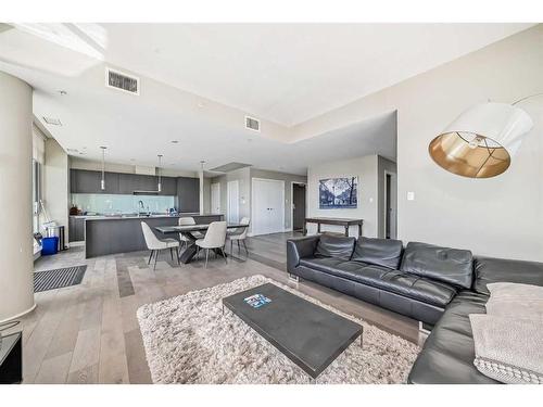 3701-1122 3 Street Se, Calgary, AB - Indoor Photo Showing Living Room