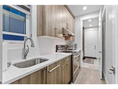 198 Kinniburgh Crescent, Chestermere, AB - Indoor Photo Showing Kitchen