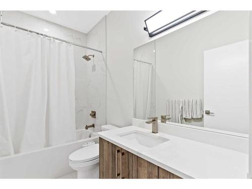 198 Kinniburgh Crescent, Chestermere, AB - Indoor Photo Showing Bathroom