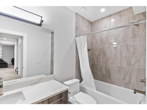 198 Kinniburgh Crescent, Chestermere, AB - Indoor Photo Showing Bathroom