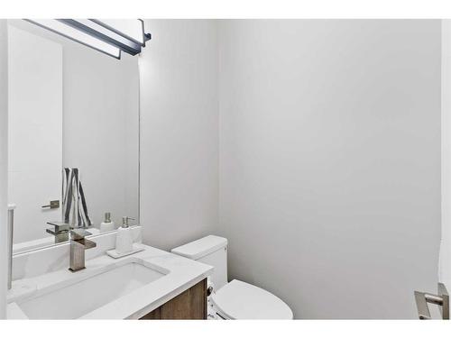 198 Kinniburgh Crescent, Chestermere, AB - Indoor Photo Showing Bathroom