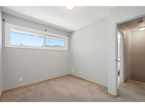 543 Regal Park Ne, Calgary, AB - Indoor Photo Showing Other Room