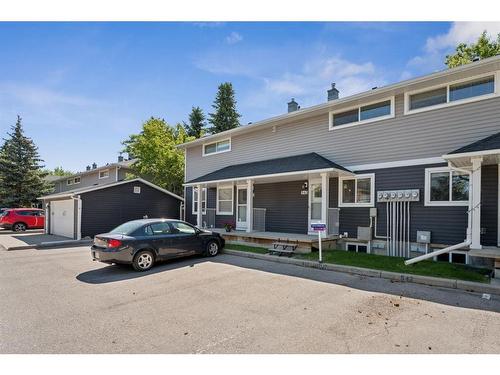 543 Regal Park Ne, Calgary, AB - Outdoor