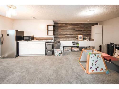 58 Cranberry Mews Se, Calgary, AB - Indoor Photo Showing Kitchen