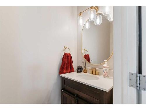 122 Evanscove Circle Nw, Calgary, AB - Indoor Photo Showing Bathroom