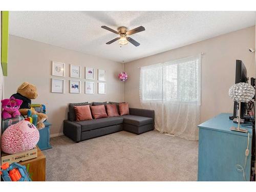 122 Evanscove Circle Nw, Calgary, AB - Indoor Photo Showing Living Room