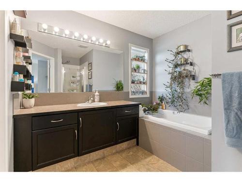 122 Evanscove Circle Nw, Calgary, AB - Indoor Photo Showing Bathroom