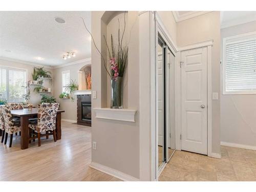 122 Evanscove Circle Nw, Calgary, AB - Indoor Photo Showing Dining Room