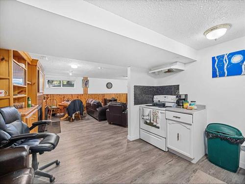 207 Fallswater Road Ne, Calgary, AB - Indoor Photo Showing Kitchen