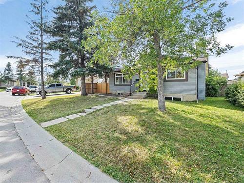 207 Fallswater Road Ne, Calgary, AB - Outdoor