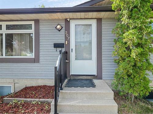 207 Fallswater Road Ne, Calgary, AB - Outdoor