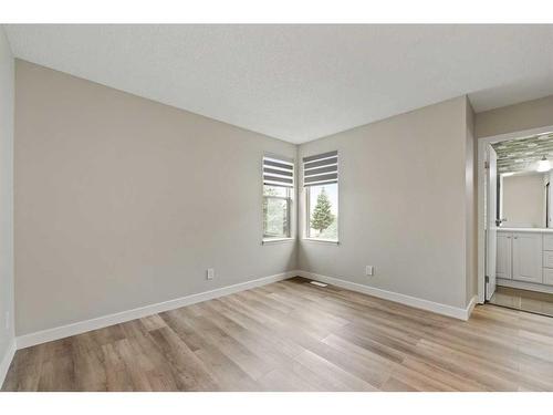 29 Sandpiper Link Nw, Calgary, AB - Indoor Photo Showing Other Room