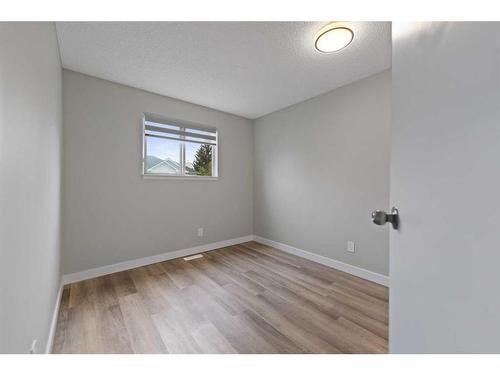 29 Sandpiper Link Nw, Calgary, AB - Indoor Photo Showing Other Room