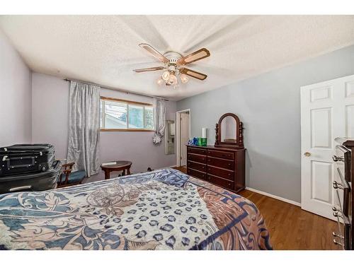 723 Raynard Crescent Se, Calgary, AB - Indoor Photo Showing Bedroom