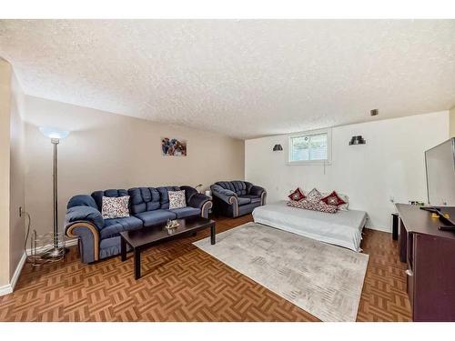 723 Raynard Crescent Se, Calgary, AB - Indoor Photo Showing Living Room