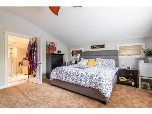 5328 44 Avenue, Red Deer, AB - Indoor Photo Showing Bedroom