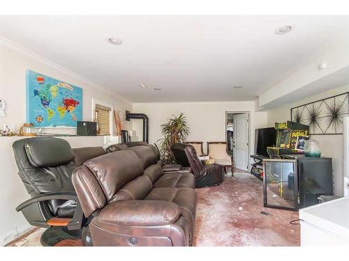 5328 44 Avenue, Red Deer, AB - Indoor Photo Showing Living Room