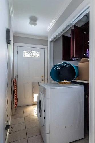 5328 44 Avenue, Red Deer, AB - Indoor Photo Showing Laundry Room