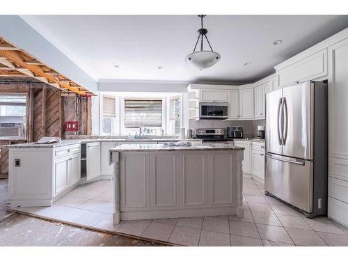 5328 44 Avenue, Red Deer, AB - Indoor Photo Showing Kitchen