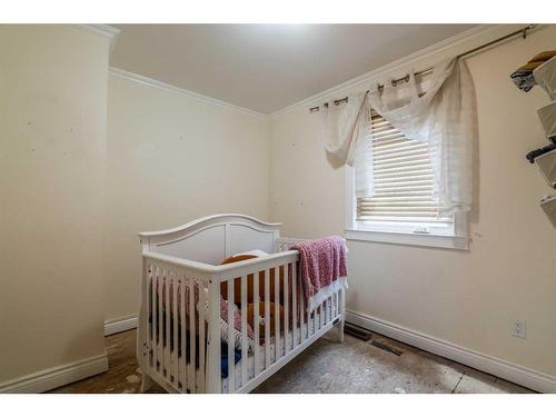 5328 44 Avenue, Red Deer, AB - Indoor Photo Showing Bedroom