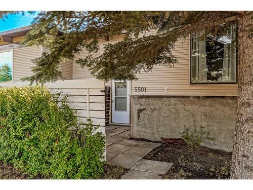 5501 4 Avenue Ne, Calgary, AB - Outdoor