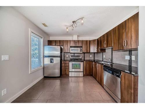 68 Chaparral Ridge Park Se, Calgary, AB - Indoor Photo Showing Kitchen