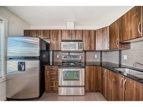 68 Chaparral Ridge Park Se, Calgary, AB - Indoor Photo Showing Kitchen