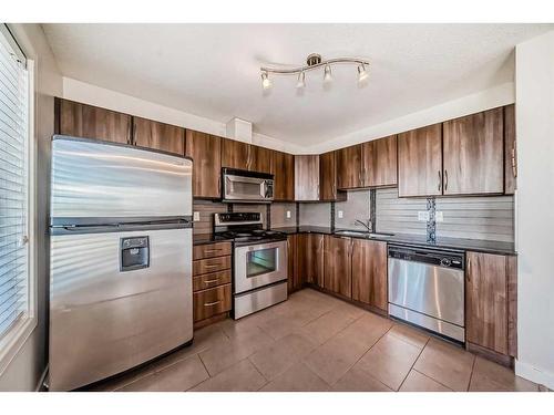 68 Chaparral Ridge Park Se, Calgary, AB - Indoor Photo Showing Kitchen