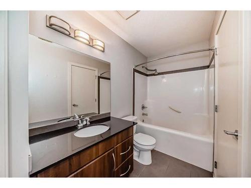 68 Chaparral Ridge Park Se, Calgary, AB - Indoor Photo Showing Bathroom