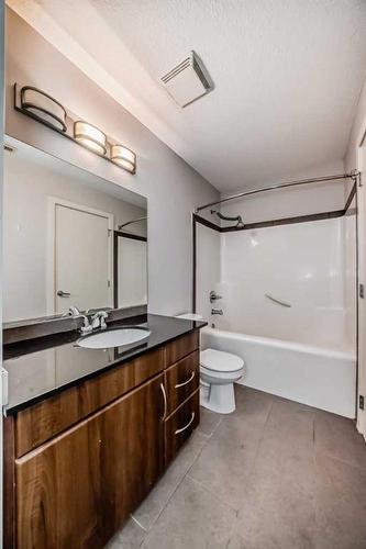 68 Chaparral Ridge Park Se, Calgary, AB - Indoor Photo Showing Bathroom