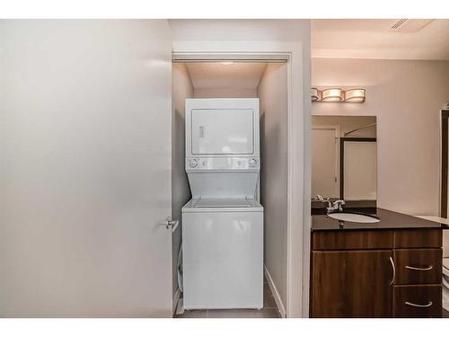 68 Chaparral Ridge Park Se, Calgary, AB - Indoor Photo Showing Laundry Room