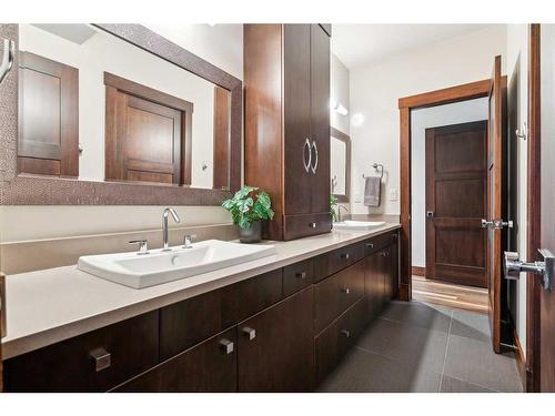 143 Leighton Lane, Rural Rocky View County, AB - Indoor Photo Showing Bathroom