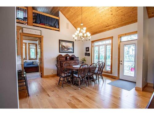 32 St George Way, Rochon Sands, AB - Indoor Photo Showing Dining Room