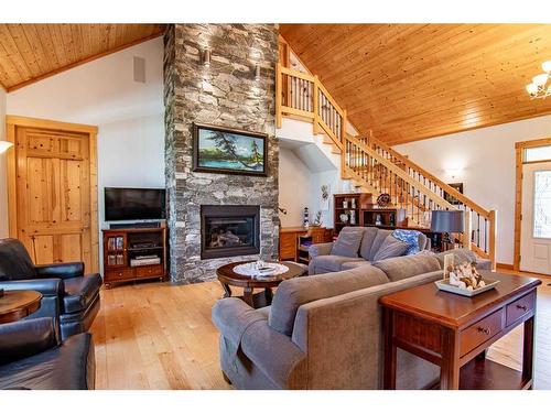 32 St George Way, Rochon Sands, AB - Indoor Photo Showing Living Room With Fireplace