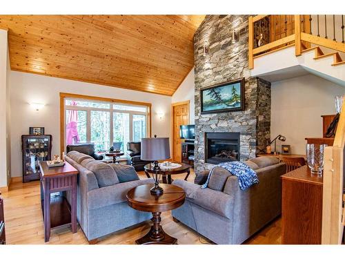 32 St George Way, Rochon Sands, AB - Indoor Photo Showing Living Room With Fireplace