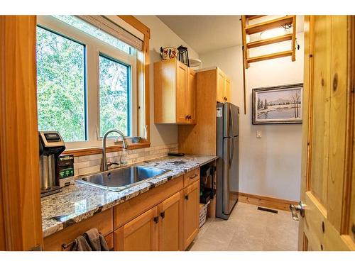 32 St George Way, Rochon Sands, AB - Indoor Photo Showing Kitchen