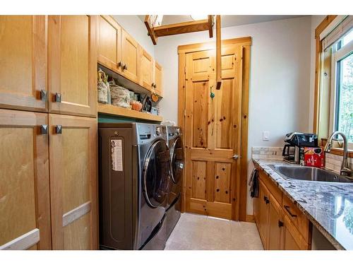 32 St George Way, Rochon Sands, AB - Indoor Photo Showing Laundry Room