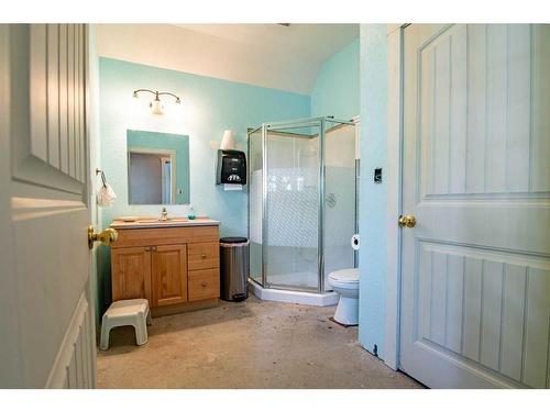 32 St George Way, Rochon Sands, AB - Indoor Photo Showing Bathroom