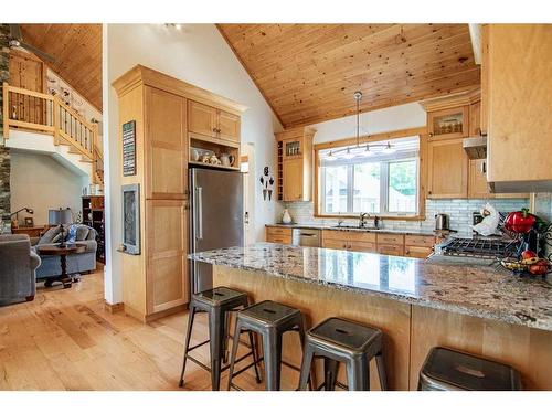 32 St George Way, Rochon Sands, AB - Indoor Photo Showing Kitchen