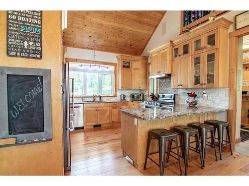 32 St George Way, Rochon Sands, AB - Indoor Photo Showing Kitchen