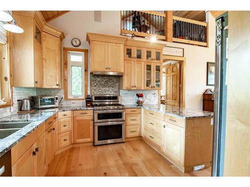 32 St George Way, Rochon Sands, AB - Indoor Photo Showing Kitchen