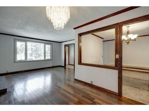 455 Queen Charlotte Drive Se, Calgary, AB - Indoor Photo Showing Other Room