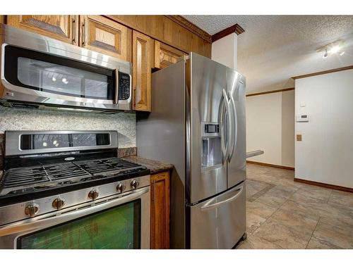 455 Queen Charlotte Drive Se, Calgary, AB - Indoor Photo Showing Kitchen With Stainless Steel Kitchen