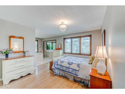 178125 240 Street West, Rural Foothills County, AB - Indoor Photo Showing Bedroom