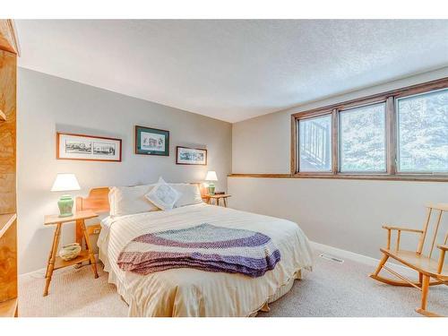 178125 240 Street West, Rural Foothills County, AB - Indoor Photo Showing Bedroom